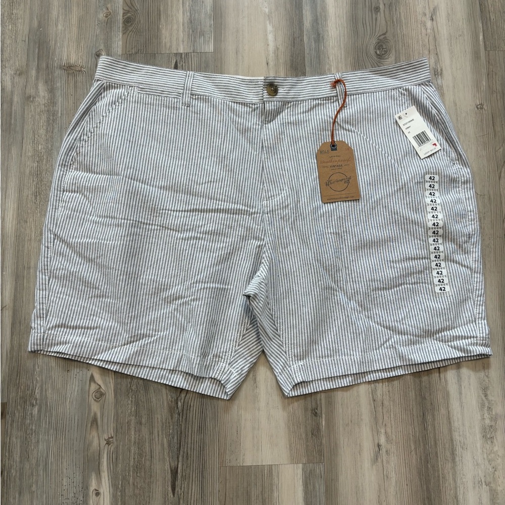 Weatherproof Men's Pinstripe Shorts in Gray and White